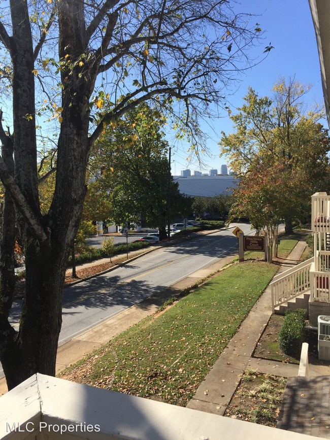 Foto del edificio - Peachtree Hills Court Apartments