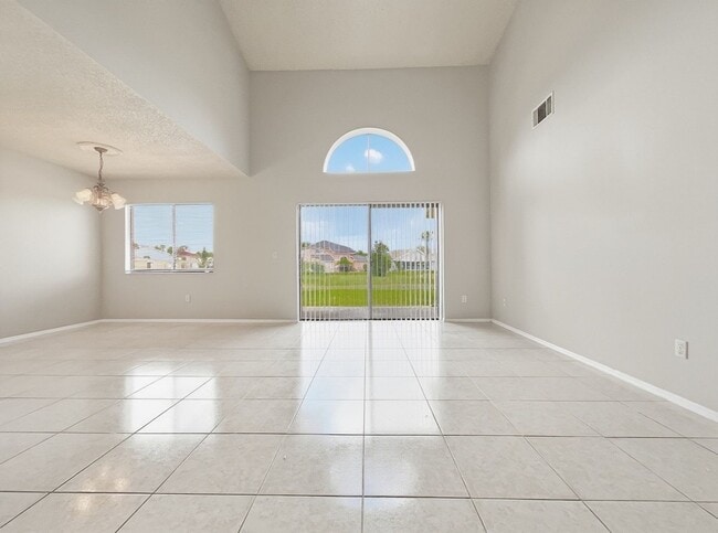 Foto del edificio - 4 Bedroom Upgraded Home for rent in Bermuda Bay