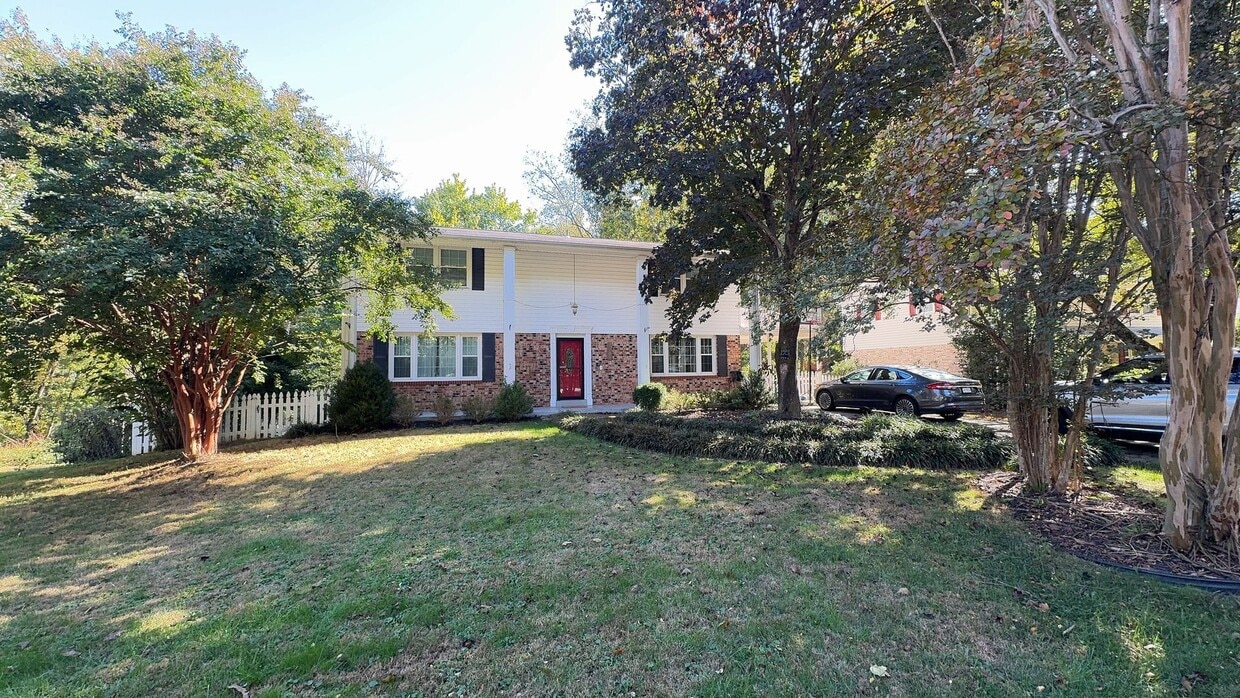 Gorgeous 4 Bed 2.5 Bath Single Family Home On Spacious Lot In Orange Hunt Estate West - *** Coming Soon*** Gorgeous 4 Bed 2.5 Bath Single Family Home On Spacious Lot In Orange Hunt Esta...