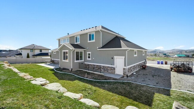 Foto del edificio - 2795 E Lakeside Dr