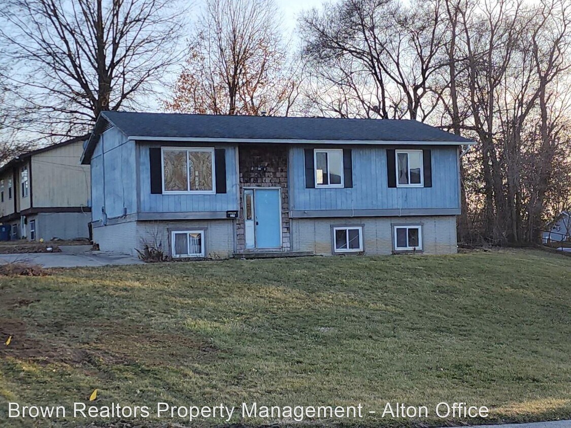 3239 Edgewood Ave, Alton, IL 62002 House Rental in Alton, IL