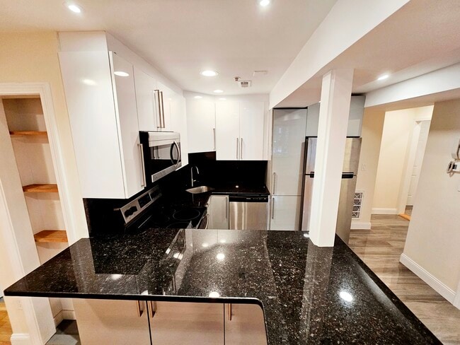 Building Photo - 1803 Beacon St