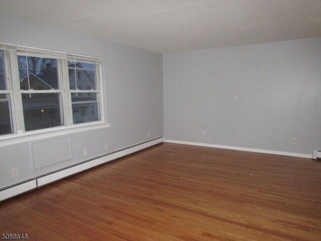 Building Photo - 31 Honiss St