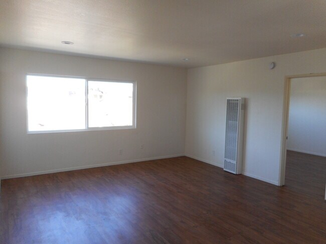 Building Photo - 1523 Plaza Del Amo