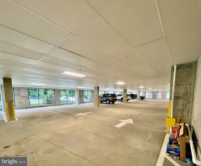 Building Photo - 3925 Fair Ridge Dr