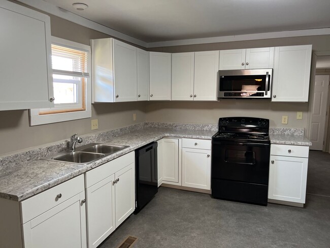 Building Photo - Remodeled! 3 Bedroom, 1 Bath, $895!!
