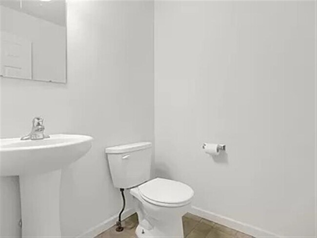 Building Photo - Comfortable home a11