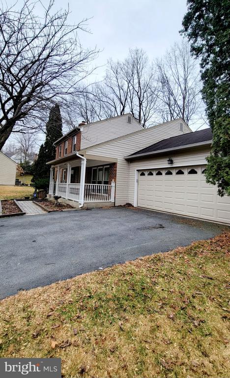 Building Photo - 2205 Blue Valley Dr