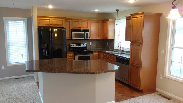 Foto del edificio - 4 bedroom, 3 bath home on quiet Cul-de-sac...