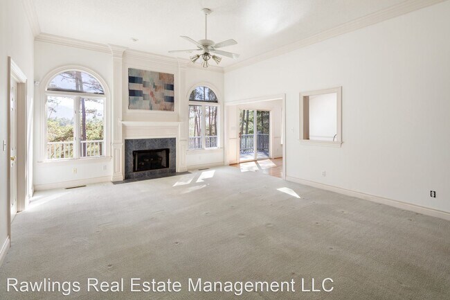 Building Photo - 4 br, 3.5 bath House - 92 Hillcrest Drive