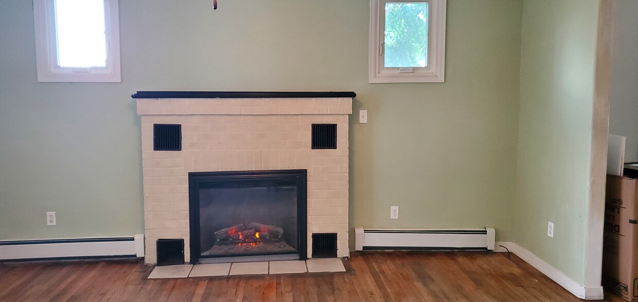 Living room - 522 E First St