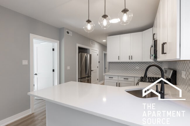 Building Photo - 3443 N Ridgeway Ave