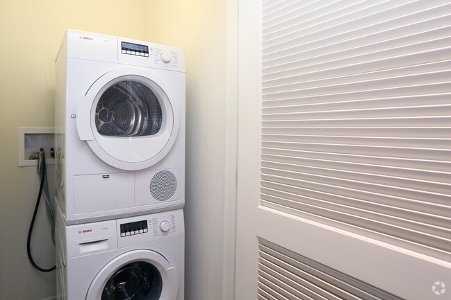 Studio, 1BA - Laundry - Cardinal Square - Building C
