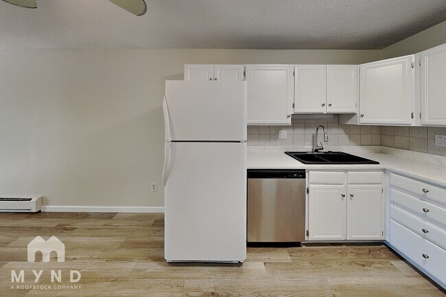 Foto del edificio - 7020 E Girard Ave