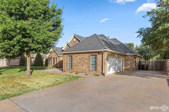 Building Photo - 1734 Rockridge Dr