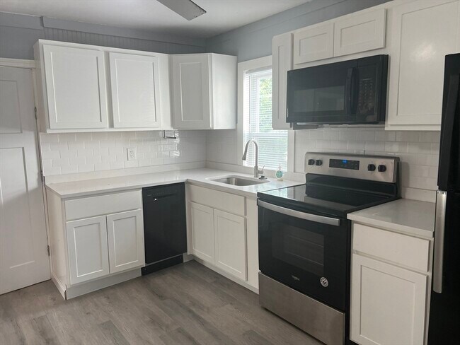 Foto del edificio - 5 1/2 Savery's Ln