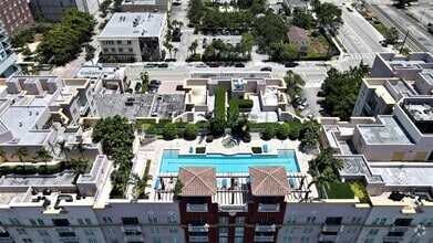 Building Photo - 410 Evernia St