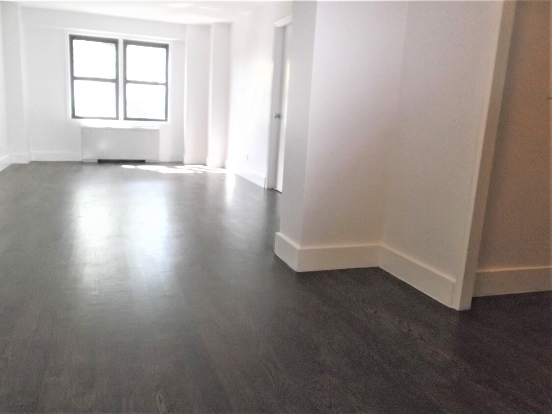 Primary Photo - 200 E 63rd St