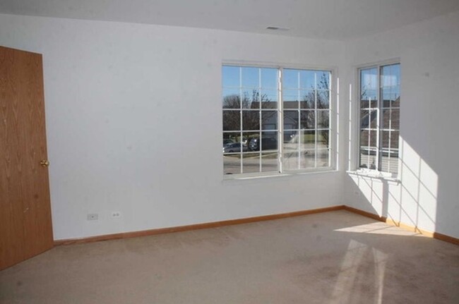 Foto del edificio - LARGE 2 BEDROOM 2.5 BATH HOME IN IMPRESSIO...