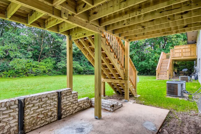 Building Photo - Room in Apartment on Cleveland St