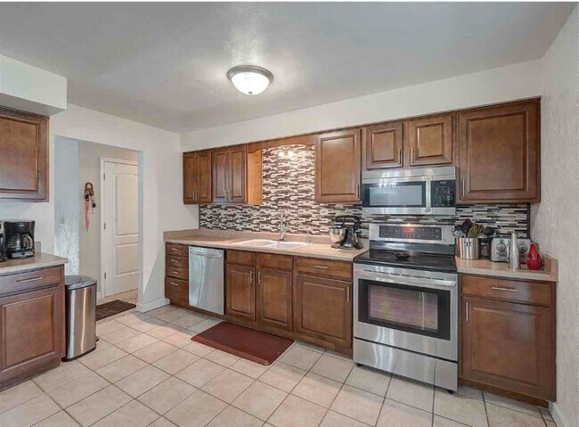 Foto del edificio - 7110 N Rockvale Dr