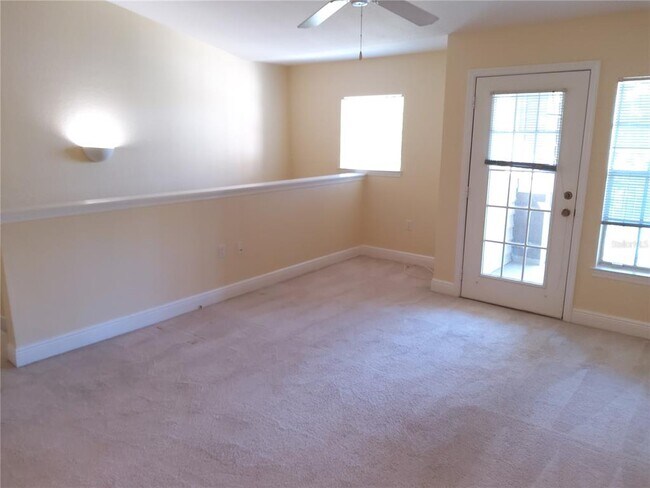 Foto del edificio - 8905 Manor Loop