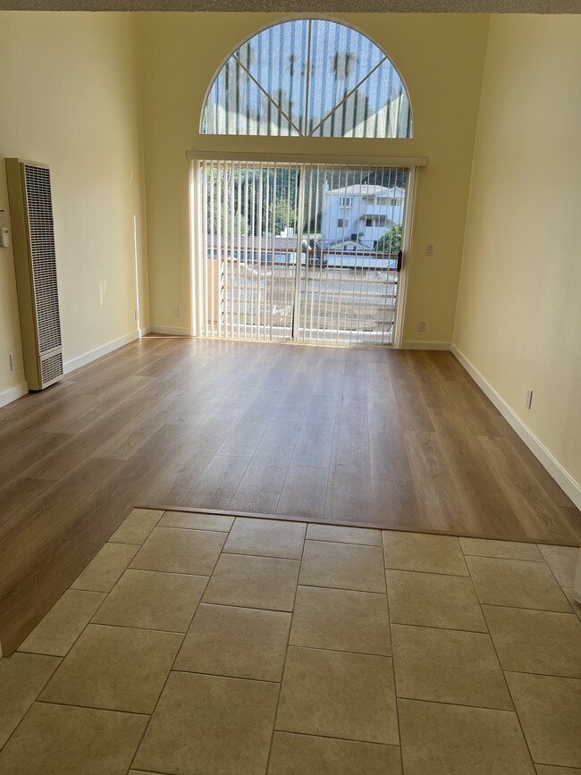 Building Photo - Toland Way Apartments