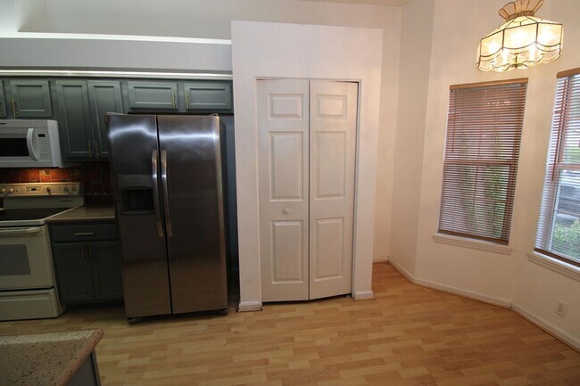 Building Photo - 107 Shearman Way