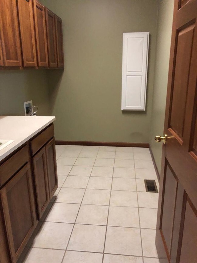 Building Photo - 4906 Shoshone Trail