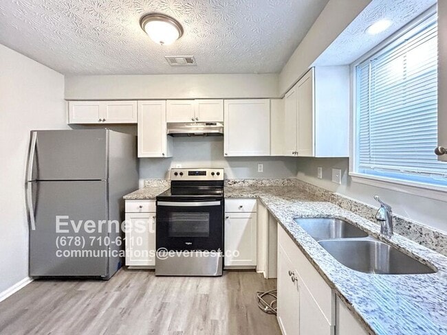 Building Photo - 1490 Carriage Ln