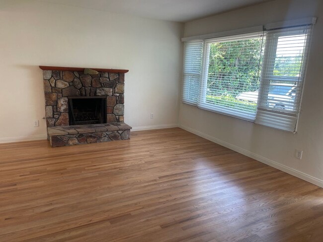 Foto del edificio - Charming 3 Bedroom 2 Bath Single Family Ho...
