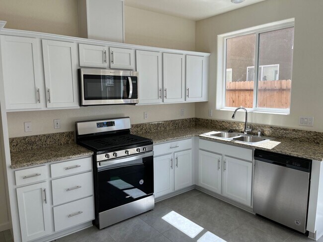 Building Photo - Price DROP