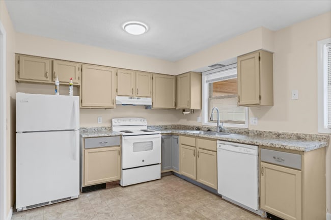 Building Photo - 615 E Colorado Ave