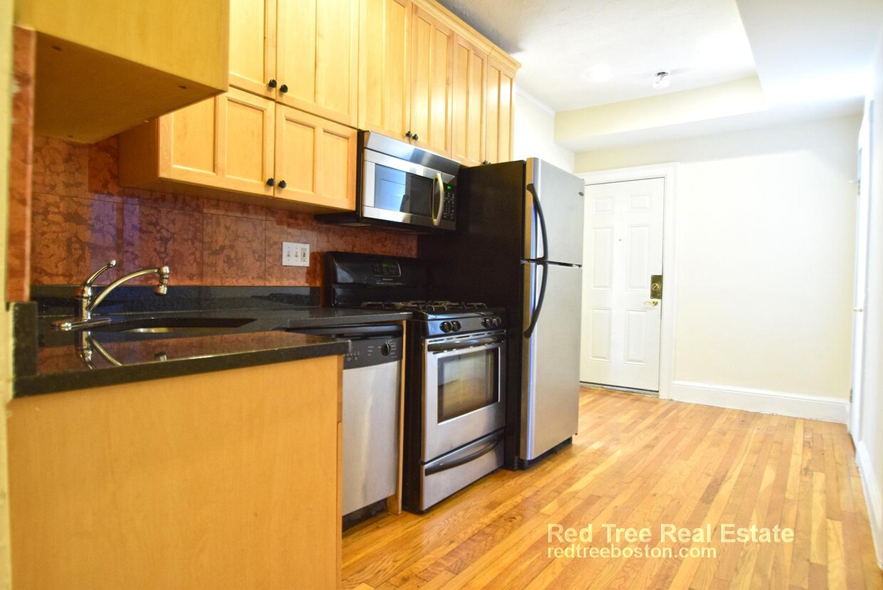 Primary Photo - 73 Thatcher St