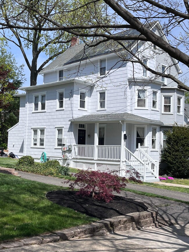 Building Photo - 205 Lakeview Ave