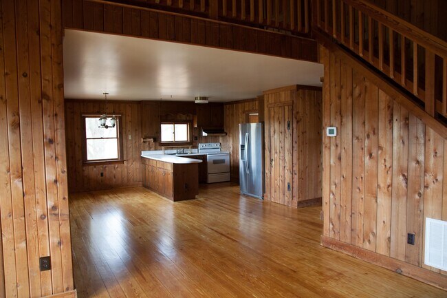 Building Photo - 975 Wakefield Farm