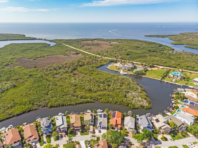 Foto del edificio - 6321 Garland Ct