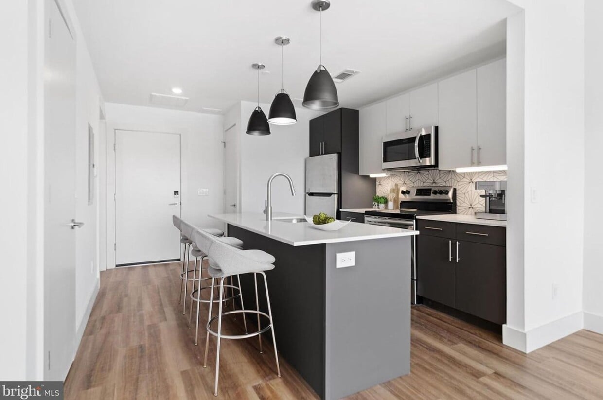 Primary Photo - Extra Large Studio w/ Balcony in Brewerytown!