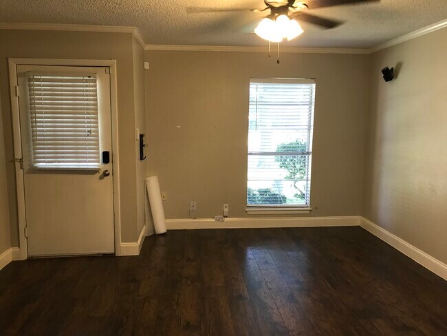 Foto del edificio - 706 Garden Walk Dr