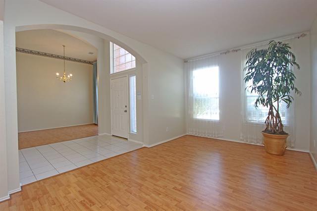Foto del edificio - 9701 Summer Dr