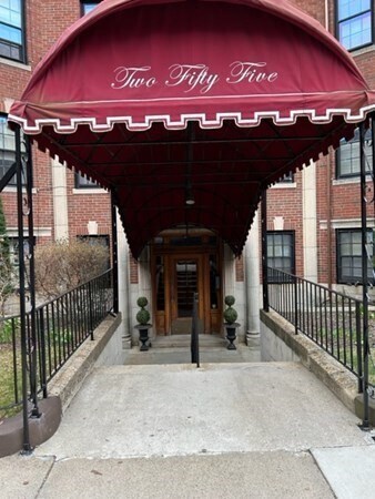 Building Photo - 251 Beacon St