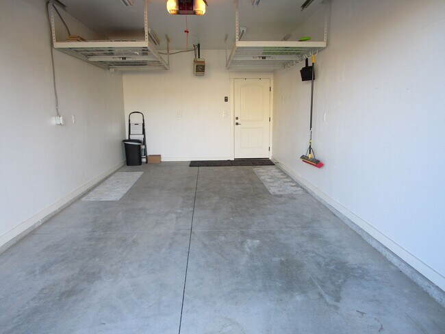 Building Photo - Delightful Monterra 2 Bed 2 Bath Condo wit...