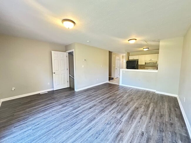 Building Photo - 114 Tanbark Dr