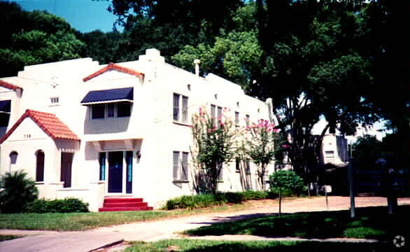 Primary Photo - Ellwood Place Apartments