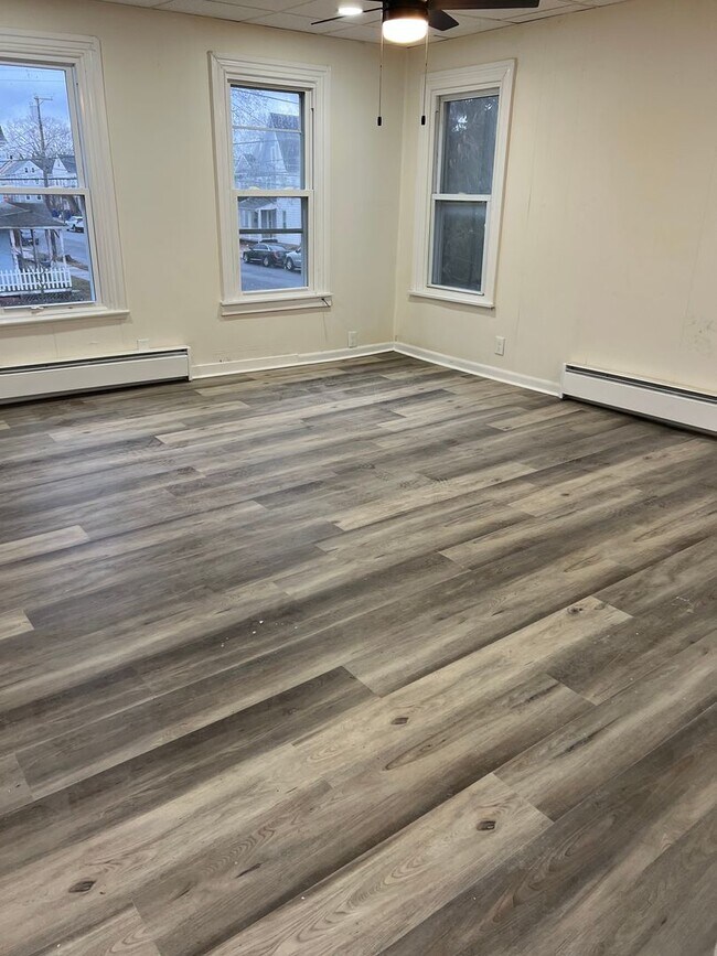 Building Photo - 601 E Mulberry St