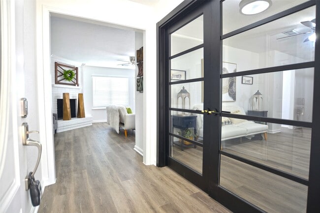 Foto del edificio - 15322 Torry Pines Rd