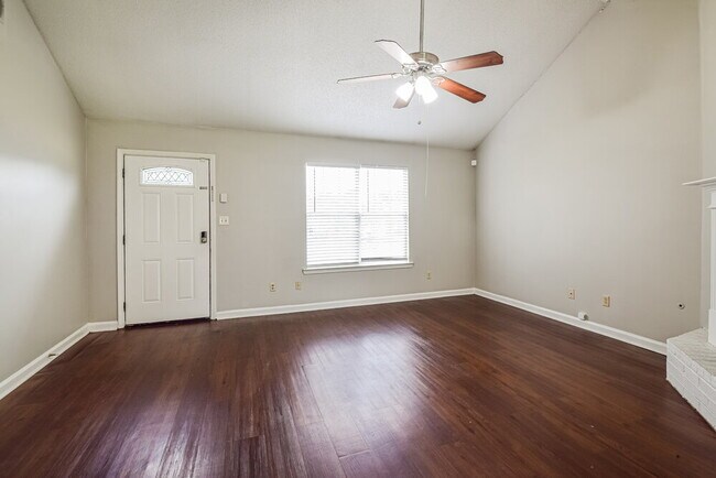 Foto del edificio - 4506 Shadow Hollow Dr