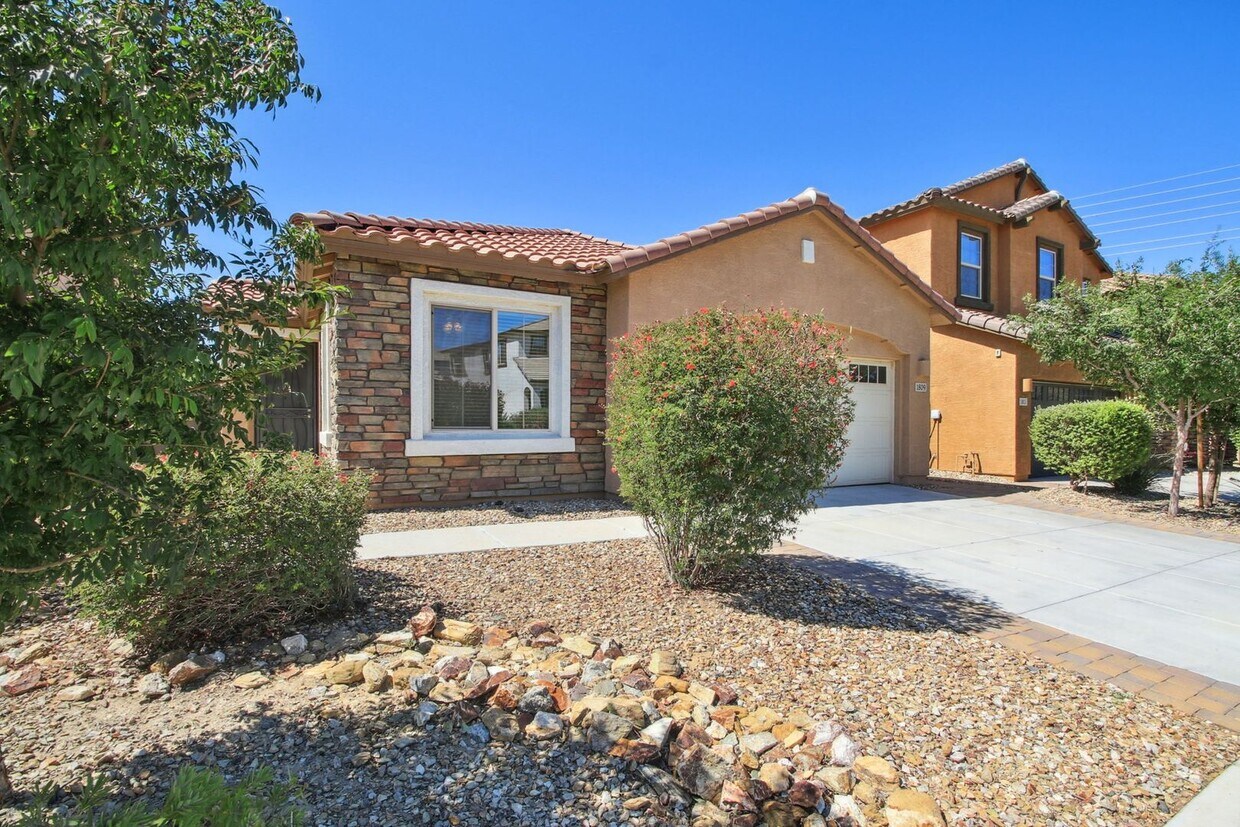 Foto principal - 4 Bedroom single family home in Phoenix