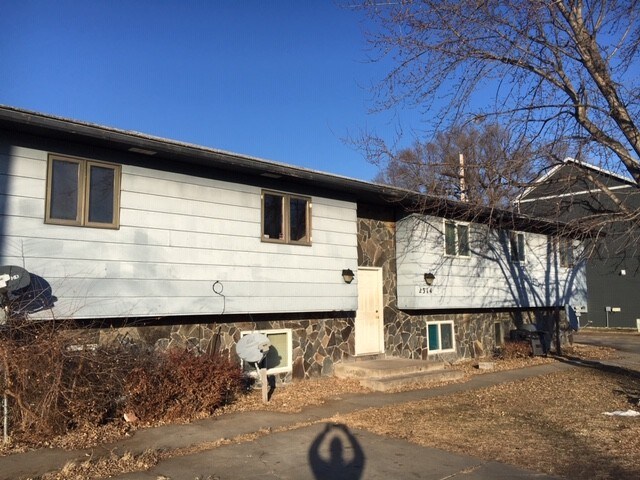 Primary Photo - 2314 W George St
