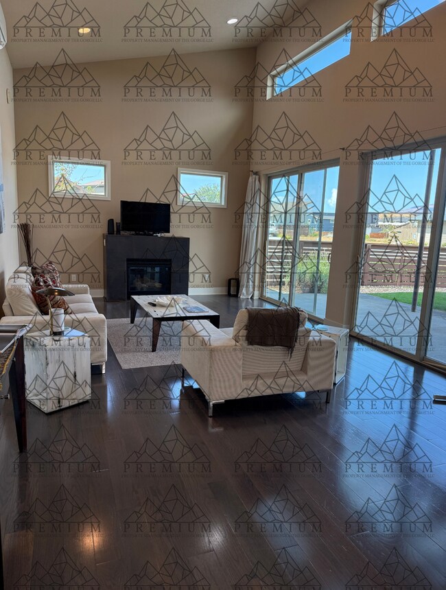 Foto del edificio - 2 BED 2 BATH FULLY FURNISHED HOME!!!